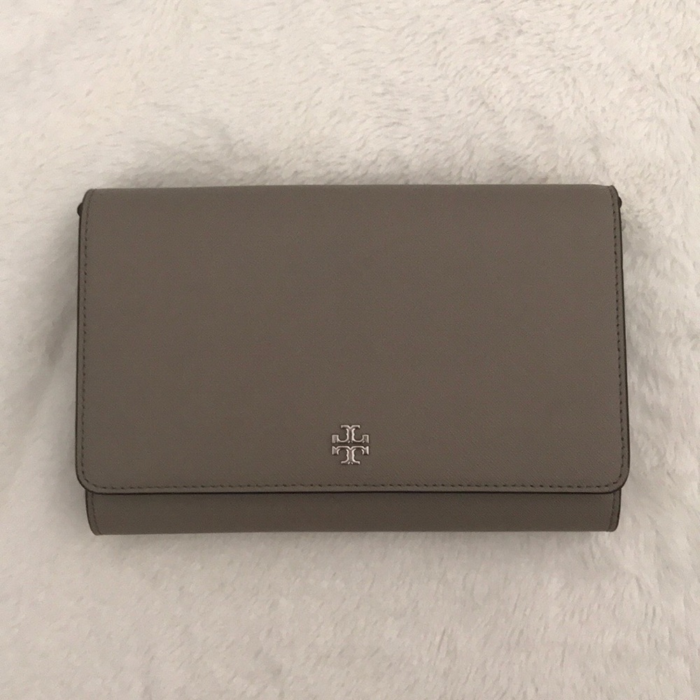 Tory Burch ‘Robinson’ Leather Wallet on a Chain